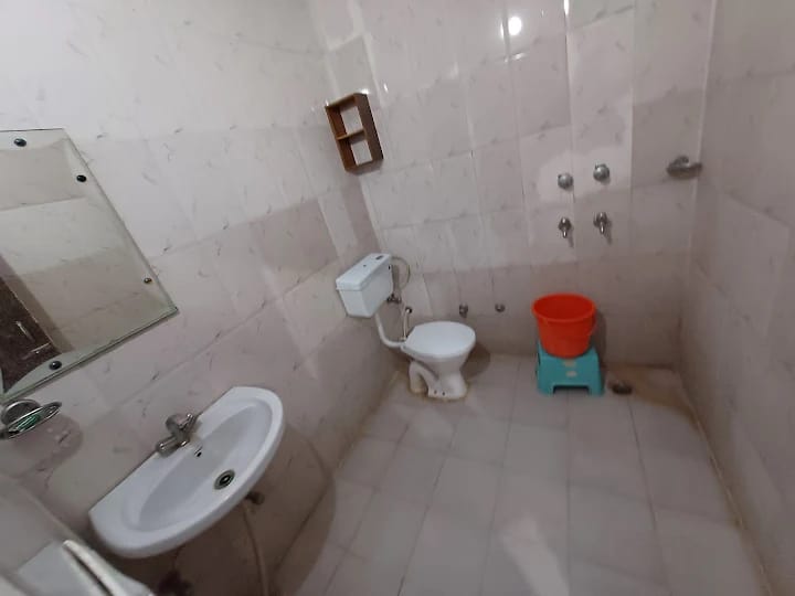 Super Deluxe Bathroom